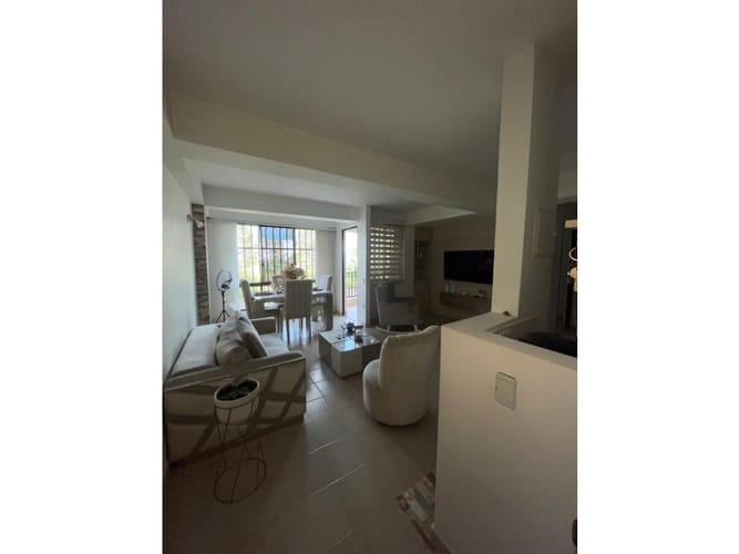Apartamento de 2 alcobas en venta en Bosques Del Limonar, Cali, 70 m² · foto 2 de 13