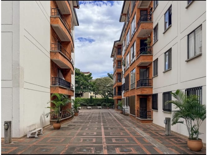 Apartamento de 2 alcobas en venta en Bosques Del Limonar, Cali, 70 m² · foto 3 de 13