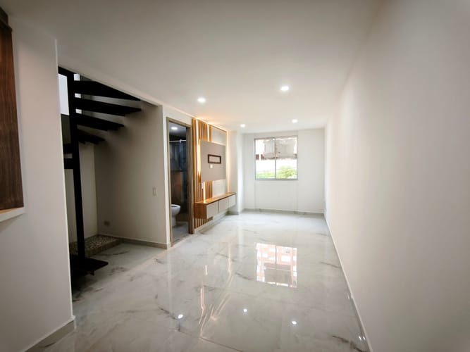 Apartamento de 2 alcobas en venta en Loma Del Indio, Medellín, 58 m² · foto 2 de 15
