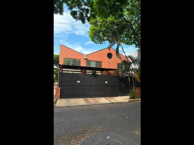 Casa de 4 alcobas en venta en San Joaquin, Cali, 252 m² · foto 1 de 14