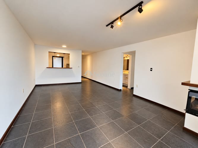 Amplio y soleado, parrillero de uso exclusivo, dos cocheras · Foto 4