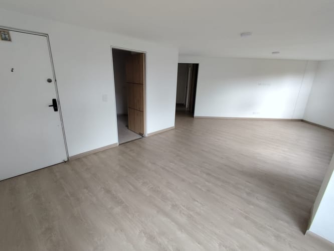 Apartamento de 4 alcobas en venta en Fontibon, Bogotá, 87 m² · foto 2 de 14