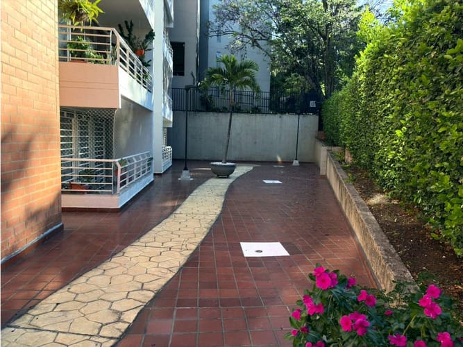 Apartamento de 3 alcobas en venta en Bellavista, Cali, 89 m² · foto 8 de 9