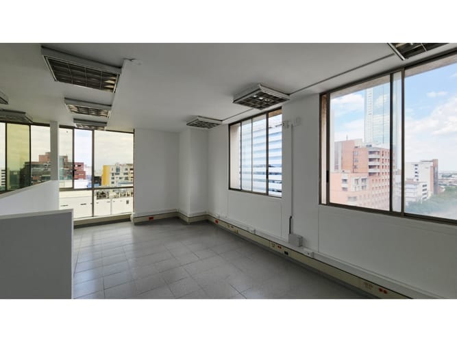 Oficina en venta en Versalles, Cali, 136 m² · foto 2 de 15