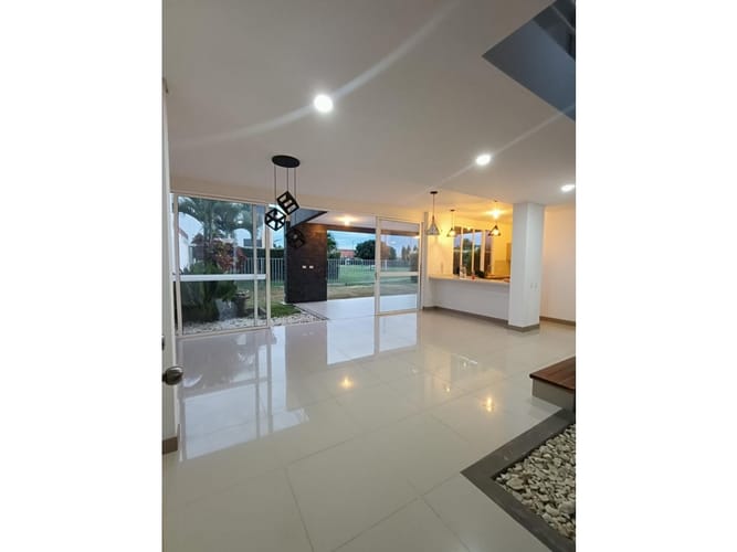 Casa de 4 alcobas en venta en El Castillo, Jamundí, 214 m² · foto 3 de 24
