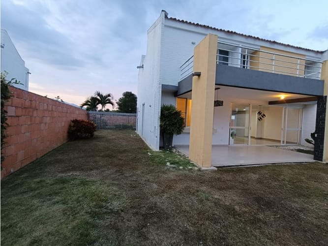 Casa de 4 alcobas en venta en El Castillo, Jamundí, 214 m² · foto 4 de 24