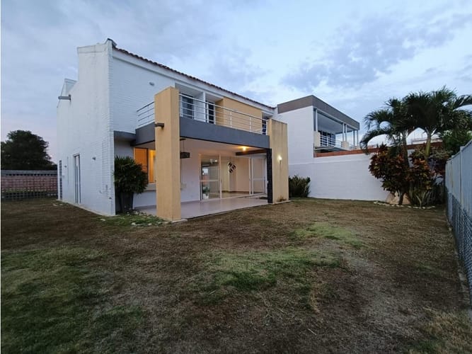 Casa de 4 alcobas en venta en El Castillo, Jamundí, 214 m² · foto 5 de 24