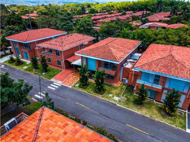Casa de 3 alcobas en venta en El Castillo, Jamundí, 320 m² · foto 4 de 24
