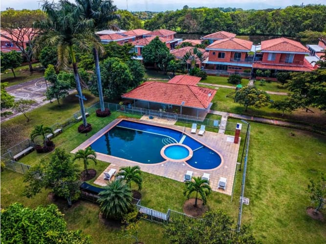 Casa de 3 alcobas en venta en El Castillo, Jamundí, 320 m² · foto 5 de 24