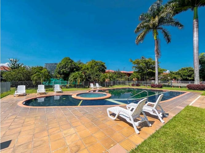 Casa de 3 alcobas en venta en El Castillo, Jamundí, 320 m² · foto 8 de 24