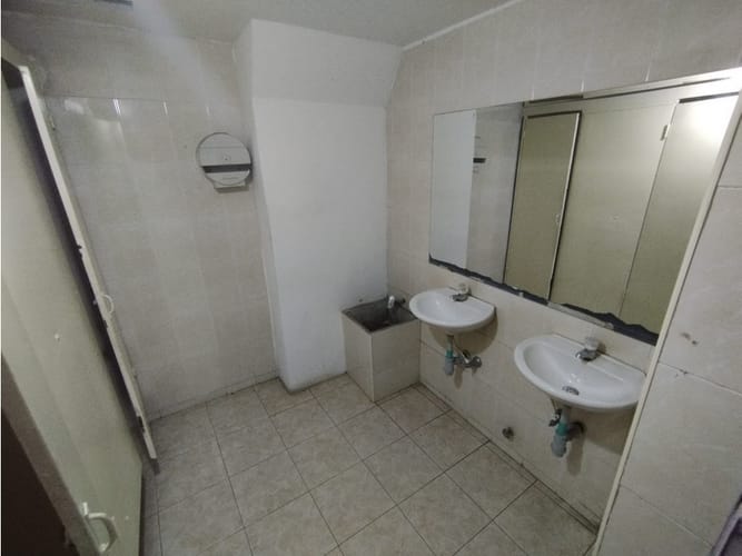 Edificio en venta en Tequendama, Cali, 1400 m² · foto 2 de 24