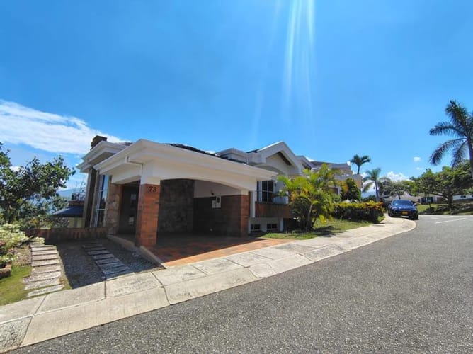 Casa de 4 alcobas en arriendo en Ruitoque, Piedecuesta, 278 m² · foto 3 de 23