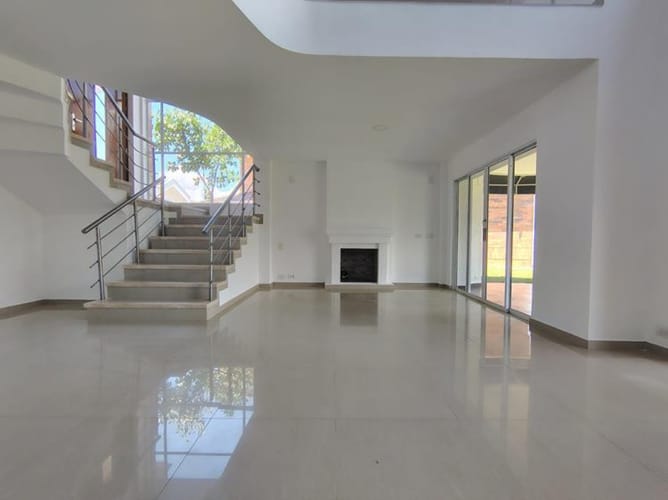 Casa de 4 alcobas en arriendo en Ruitoque, Piedecuesta, 278 m² · foto 8 de 23