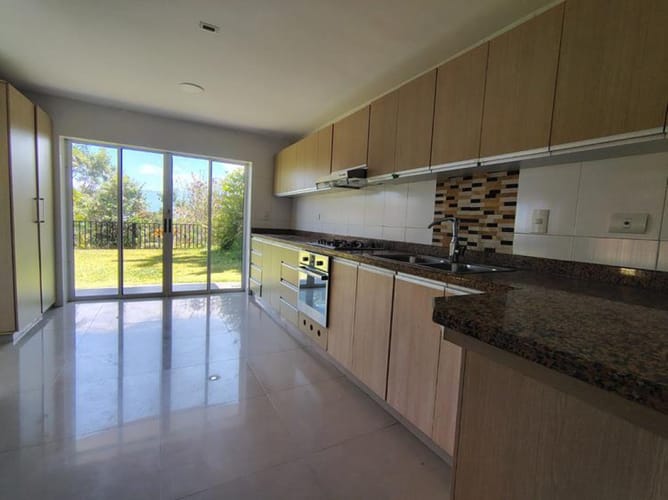 Casa de 4 alcobas en arriendo en Ruitoque, Piedecuesta, 278 m² · foto 9 de 23