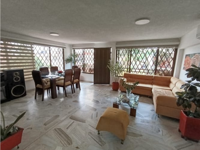 Casa de 10 alcobas en venta en Urbanizacion La Merced, Cali, 475 m² · foto 2 de 24