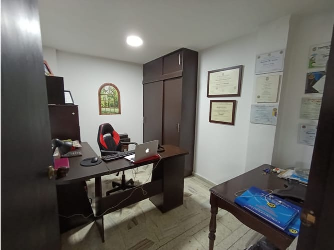 Casa de 10 alcobas en venta en Urbanizacion La Merced, Cali, 475 m² · foto 21 de 24
