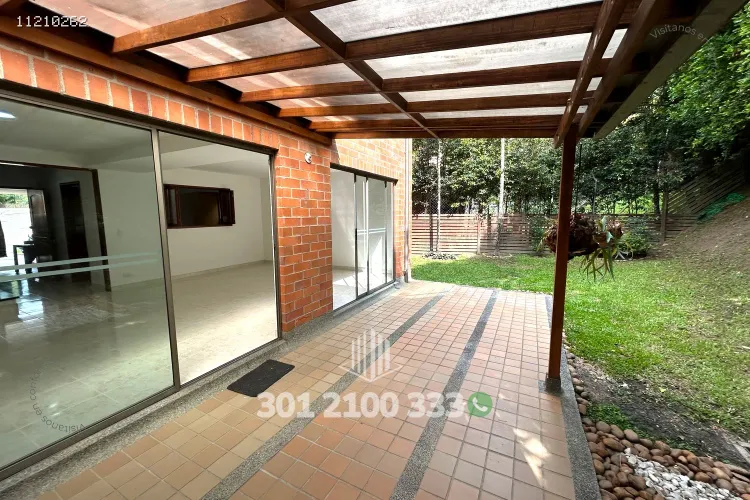 Casa de 3 alcobas en arriendo en Loma El Atravesado, Envigado, 212 m² · foto 7 de 24