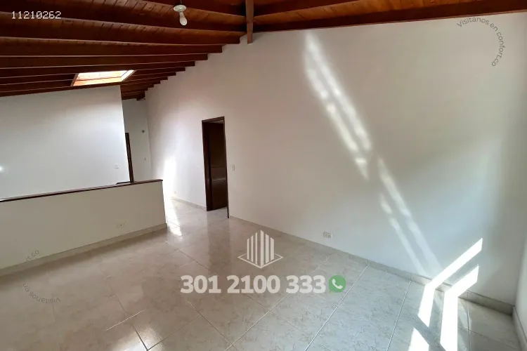 Casa de 3 alcobas en arriendo en Loma El Atravesado, Envigado, 212 m² · foto 11 de 24