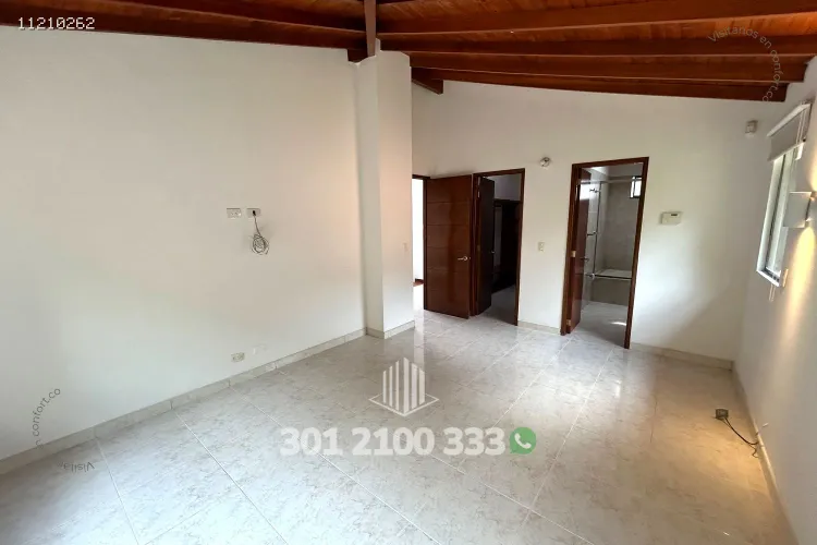 Casa de 3 alcobas en arriendo en Loma El Atravesado, Envigado, 212 m² · foto 15 de 24
