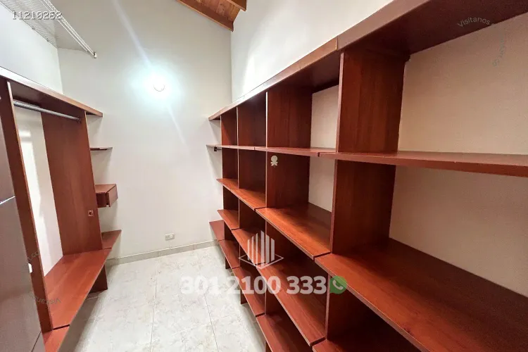 Casa de 3 alcobas en arriendo en Loma El Atravesado, Envigado, 212 m² · foto 17 de 24