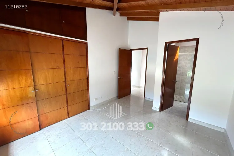 Casa de 3 alcobas en arriendo en Loma El Atravesado, Envigado, 212 m² · foto 21 de 24