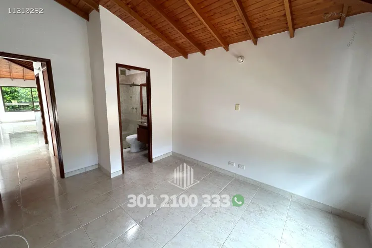 Casa de 3 alcobas en arriendo en Loma El Atravesado, Envigado, 212 m² · foto 22 de 24