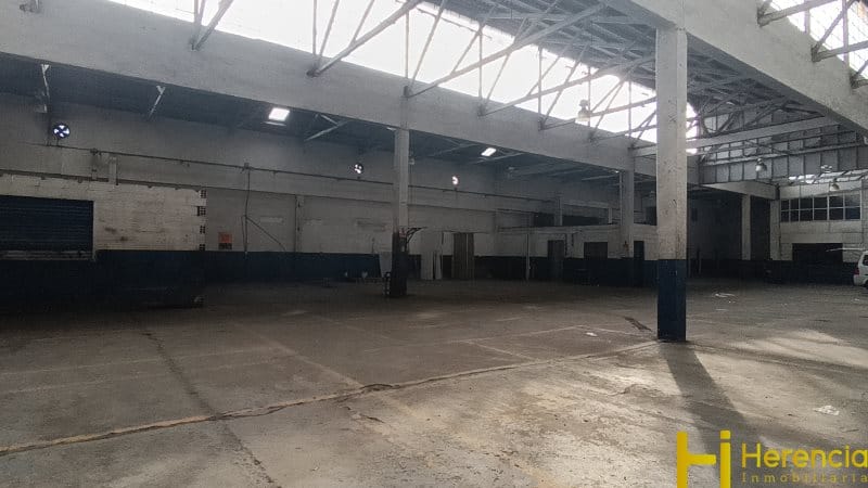 Bodega en arriendo en San Diego, Medellín, 1000 m² · foto 2 de 11