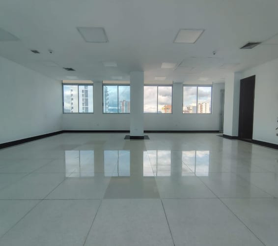 Oficina en arriendo en Bolivar, Bucaramanga, 113 m² · foto 2 de 9