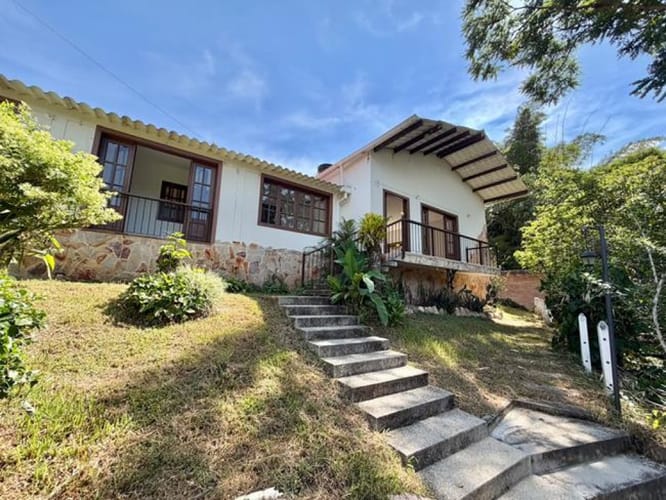 Casa de 4 alcobas en venta en Los Llanitos, Piedecuesta, 172 m² · foto 2 de 23
