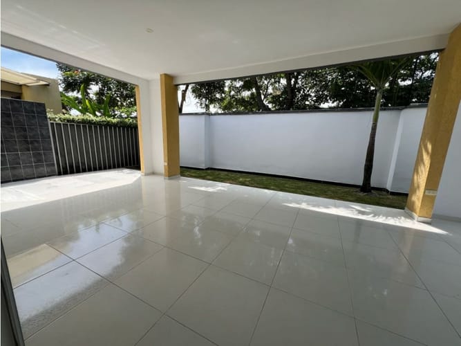 Casa de 3 alcobas en venta en El Castillo, Jamundí, 101 m² · foto 2 de 8
