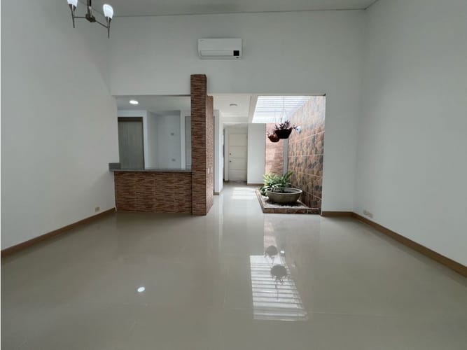 Casa de 3 alcobas en venta en El Castillo, Jamundí, 101 m² · foto 4 de 8