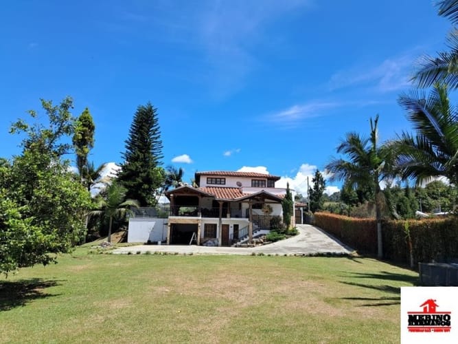Casa de 4 alcobas en arriendo en Guarne, 300 m² · foto 5 de 24