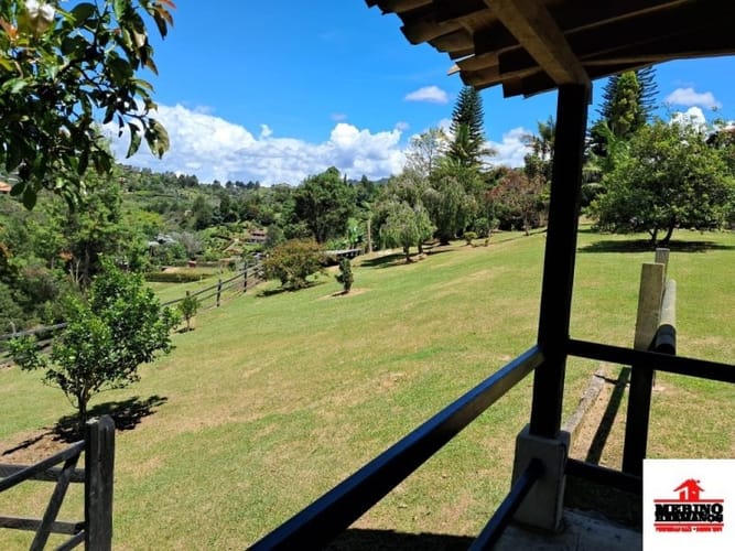 Casa de 4 alcobas en arriendo en Guarne, 300 m² · foto 9 de 24