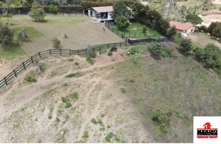 Casa de 4 alcobas en arriendo en Guarne, 300 m² · foto 11 de 24