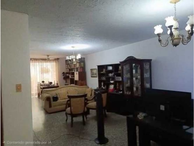 Casa de 4 alcobas en venta en Ub Pampalinda, Cali, 270 m² · foto 2 de 24