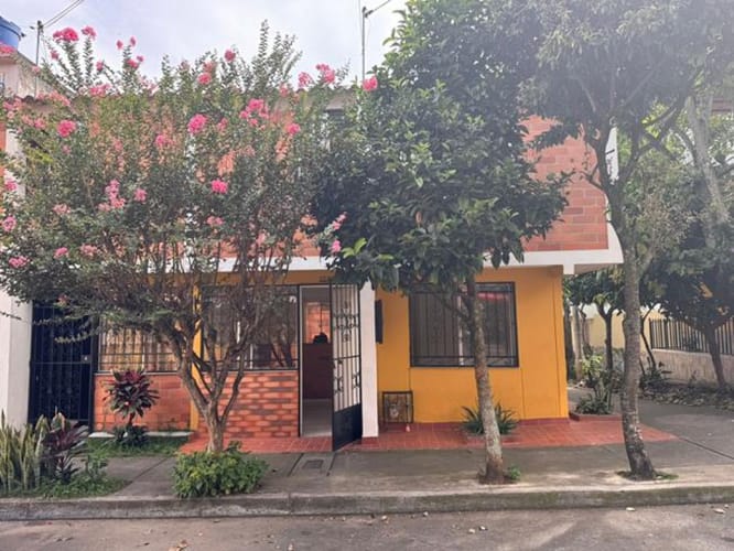 $300.000.000 en Sendero De Miraflores Et Iii