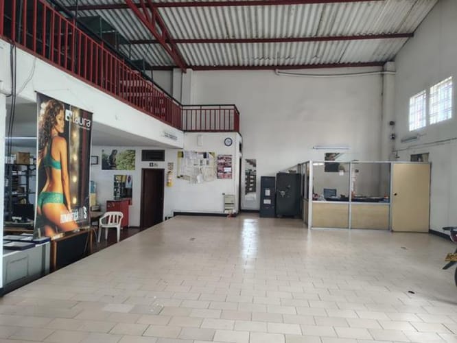 Bodega en venta en San Miguel, Bucaramanga, 437 m² · foto 2 de 15