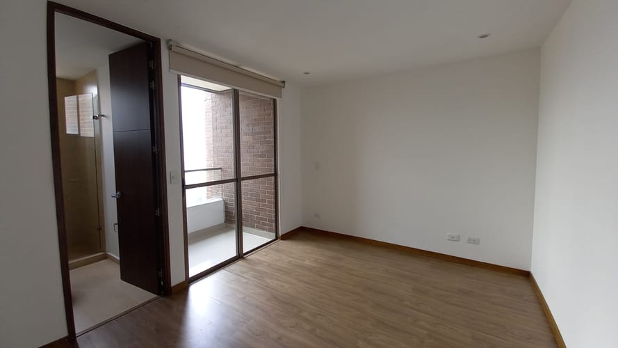 Apartamento de 2 alcobas en arriendo en Los Balsos, Medellín, 74 m² · foto 2 de 9