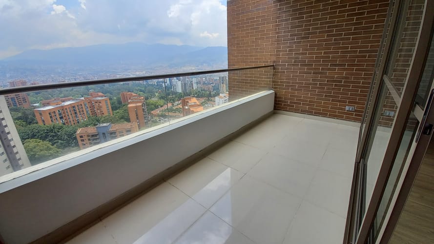 Apartamento de 2 alcobas en arriendo en Los Balsos, Medellín, 74 m² · foto 6 de 9