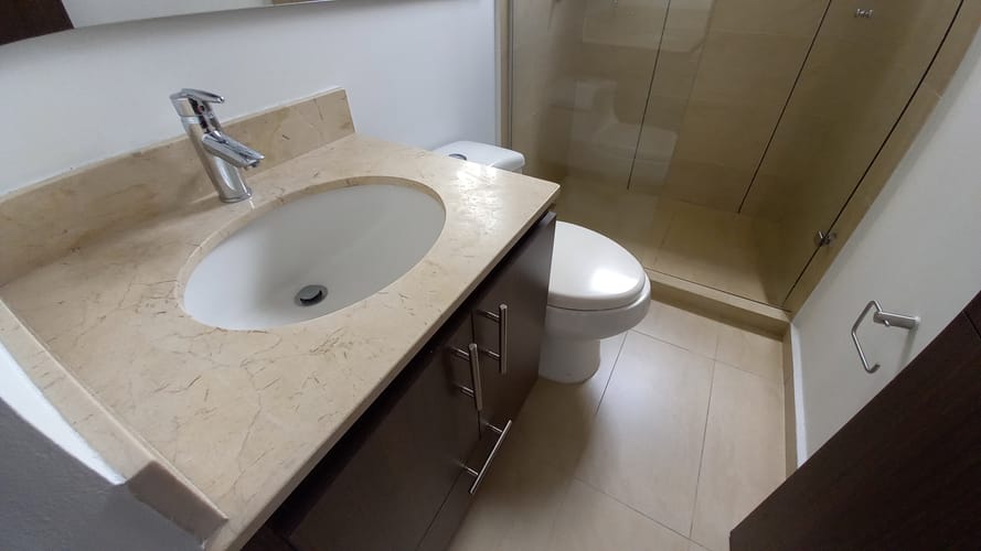 Apartamento de 2 alcobas en arriendo en Los Balsos, Medellín, 74 m² · foto 7 de 9