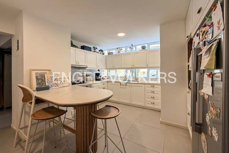 Casa de 4 alcobas en arriendo en Las Lomas No.1, Medellín, 235 m² · foto 7 de 16