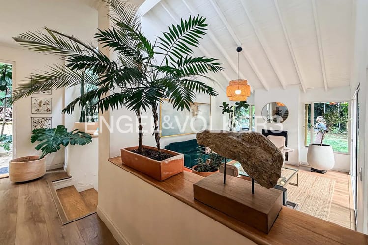 Casa de 4 alcobas en arriendo en Las Lomas No.1, Medellín, 235 m² · foto 2 de 16