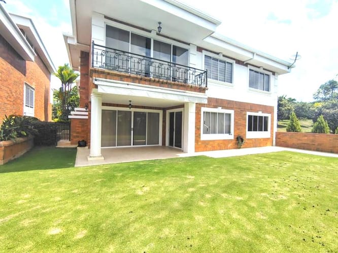 Casa de 4 alcobas en arriendo en Ruitoque, Piedecuesta, 243 m² · foto 3 de 23