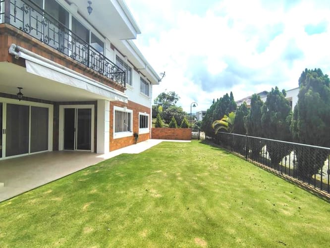 Casa de 4 alcobas en arriendo en Ruitoque, Piedecuesta, 243 m² · foto 5 de 23