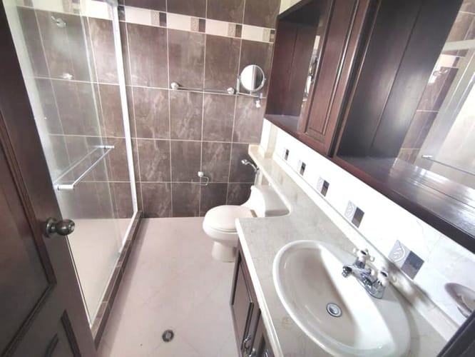 Casa de 4 alcobas en arriendo en Ruitoque, Piedecuesta, 243 m² · foto 8 de 23