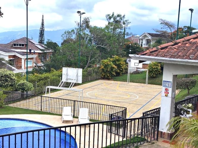 Casa de 4 alcobas en arriendo en Ruitoque, Piedecuesta, 243 m² · foto 22 de 23