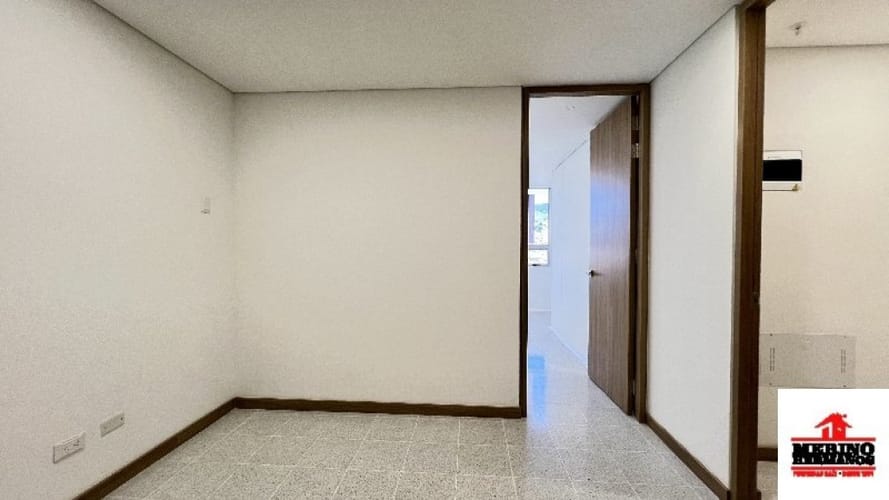 Consultorio en arriendo en Los Pinos, Medellín, 29 m² · foto 2 de 13