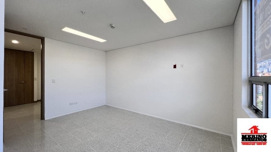 Consultorio en arriendo en Los Pinos, Medellín, 29 m² · foto 7 de 13
