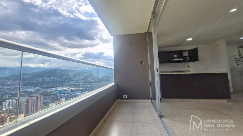 Apartamento de 2 alcobas en arriendo en Las Lomas, Medellín, 94 m² · foto 2 de 19
