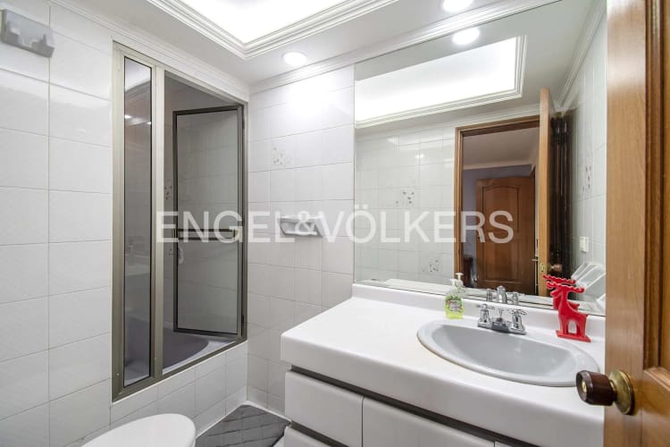 Apartamento de 3 alcobas en venta en La Carolina, Bogotá, 211 m² · foto 14 de 16